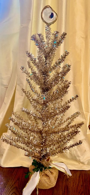 Gift Shop Gold  Glitter Tree w Oyster Topping.s.jpg